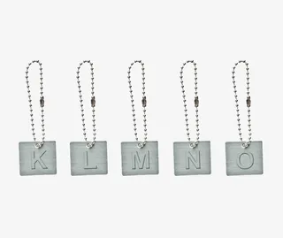 钥匙扣上的英文字母免抠