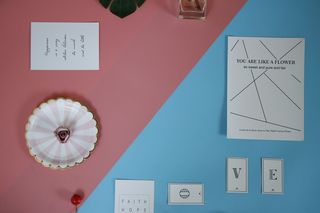 俯拍红蓝色背景高清