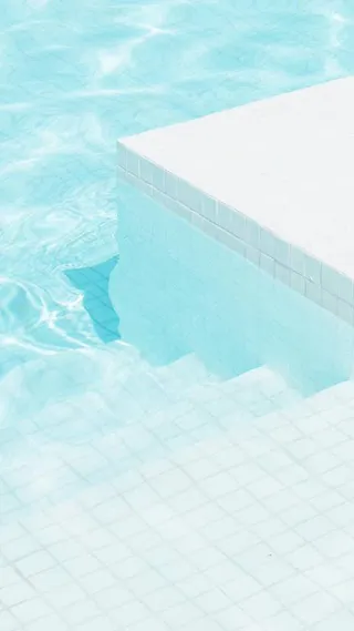 清新蓝色泳池H5背景高清