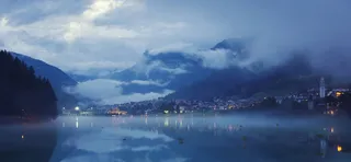 迷雾城市海报背景高清