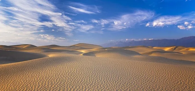 蓝天沙漠海报背景高清