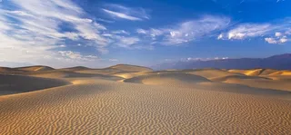 蓝天沙漠海报背景高清