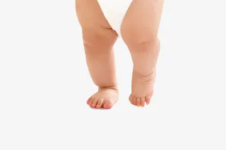 竞走中的婴儿免抠