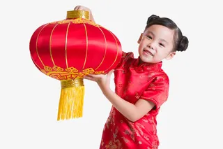 小孩拿灯笼免抠