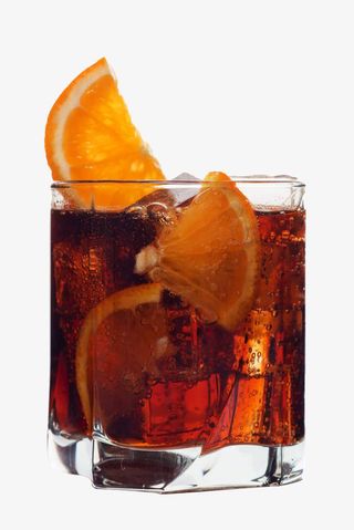 透明玻璃杯装冰柠乐免抠