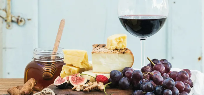 红酒蜂蜜蛋糕背景图高清