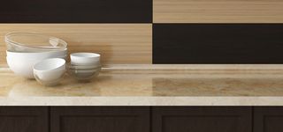 厨房置物架上的碗等餐具高清