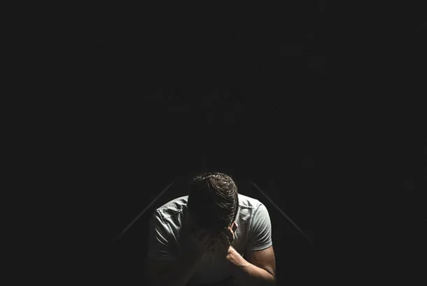 沉思中的男人免抠