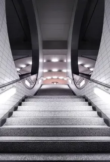 地铁圆形艺术楼梯免抠