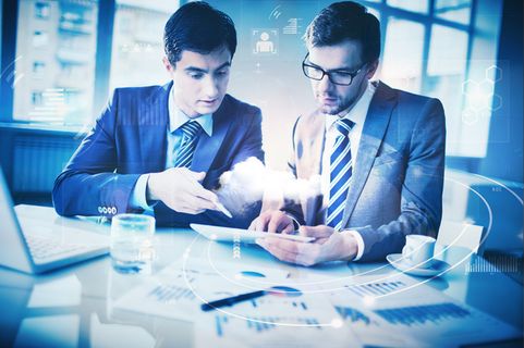 商务人士办公室讨论平面广告高清