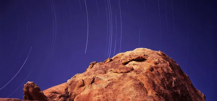 岩石星空背景高清