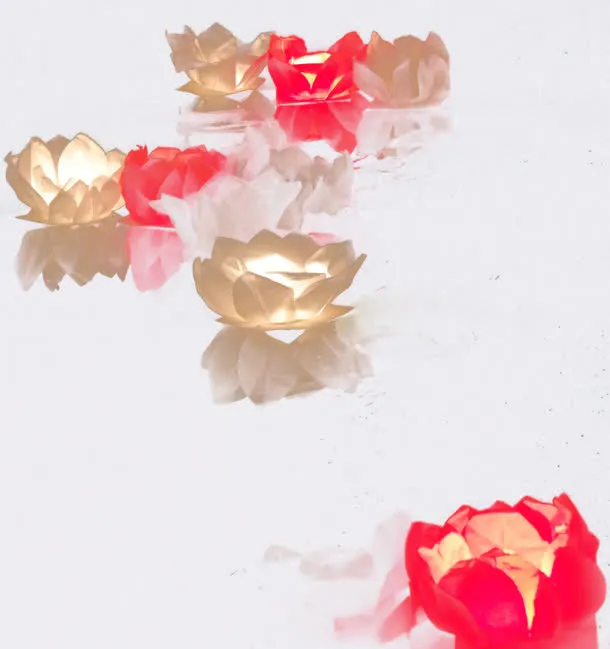 漂浮的祈祷河灯免抠