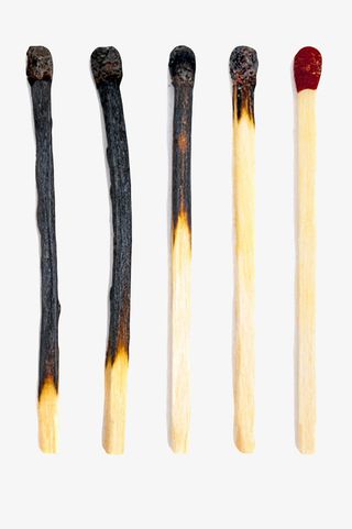 黑色取火工具烧尽的火柴棒实物免抠