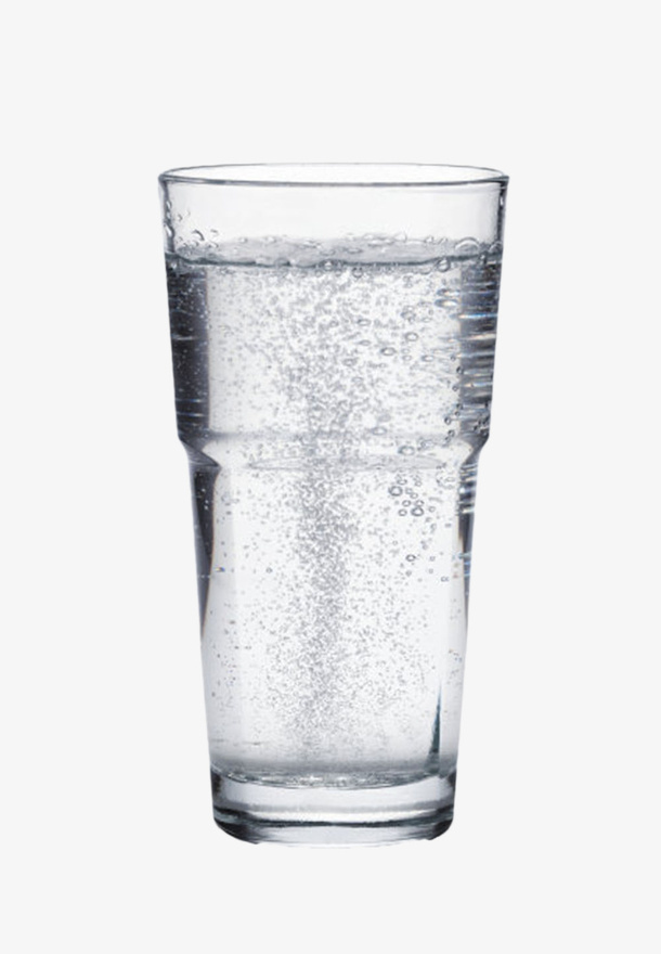 透明广口杯里的苏打气泡水实物免抠
