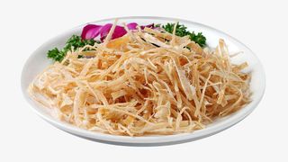 一盘儿白色的干鱿鱼条儿高清图免抠