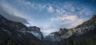 山谷夜晚背景图高清