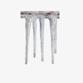 房檐水珠落下形成冰柱免抠