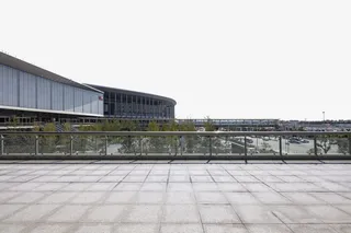 大型广场钢化玻璃护栏实物免抠