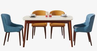 简约版的餐桌摆设免抠