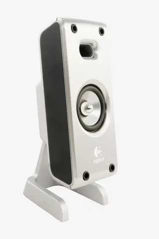 银白色外观黑色边框高质量音响实免抠