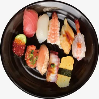 盘子上的美味日本料理免抠