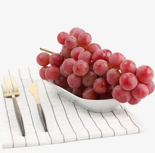 盘子里的红提实物图免抠