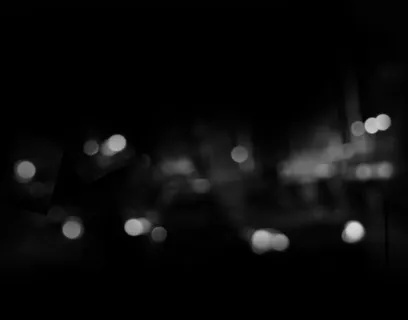 黑夜中的模糊白色灯光海报背景