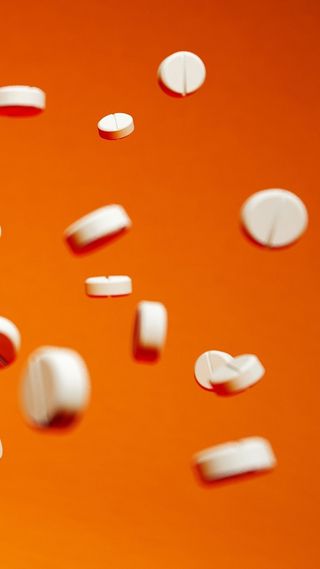 白色药丸医药橙色H5背景高清