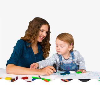 妈妈教孩子蜡笔绘画免抠