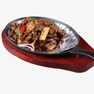 现烧的美食菜品铁板牛柳免抠