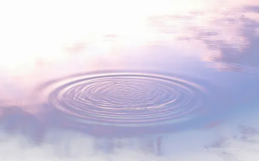 紫色唯美神秘湖面波纹免抠 紫色唯美神秘湖面波纹免抠