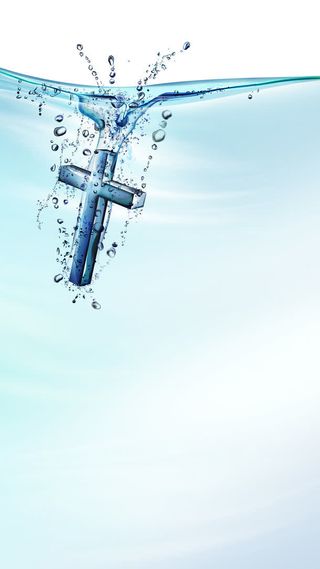 沉入水中的十字架免抠