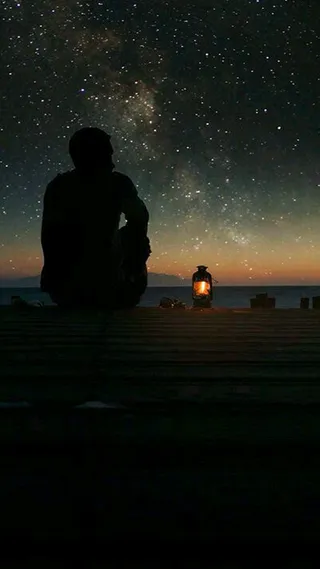 夜晚孤独背影H5背景高清