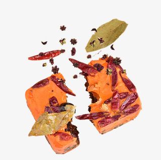 创意扳开的火锅底料免抠