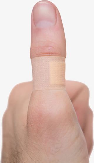 缠上创口贴的大拇指免抠