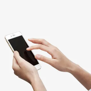 手拿苹果手机免抠
