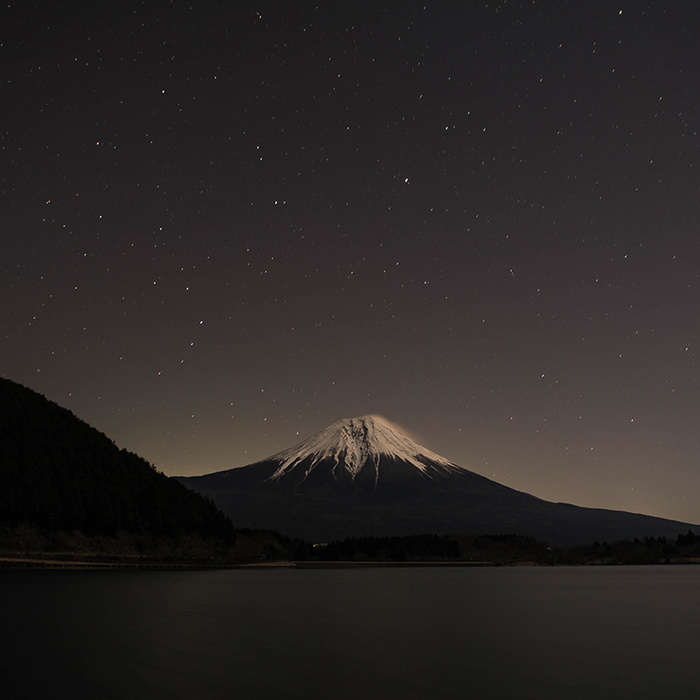 唯美夜晚高山背景高清