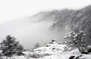 冰雪世界的太白山免抠