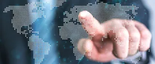 点击世界地图的商务男士高清图片高清