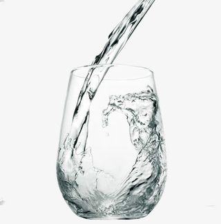 一杯水与玻璃杯免抠