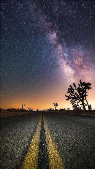 梦幻星空下的道路H5素材背景高清