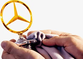 手拿奔驰图标免抠