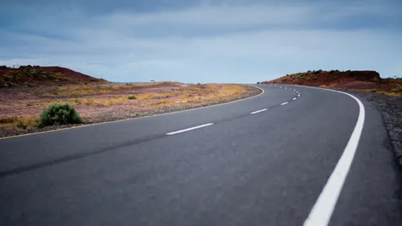 弯曲的马路海报背景素材