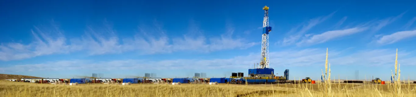 蓝天草地天然气工厂背景高清