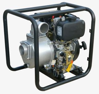 黑色农用高压抽水机免抠