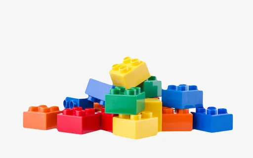 玩具散落的塑料积木实物免抠