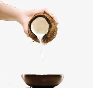 倒椰奶出来免抠