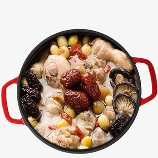 浓郁营养熬制汤锅实物图免抠