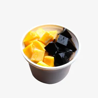 布丁碗里的龟苓膏素材免抠