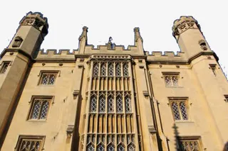 仰视角度的剑桥大学建筑免抠